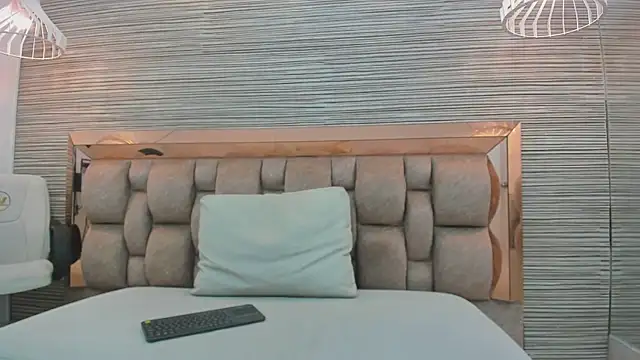 Snapshot of claire_bonny chatting on 19, 12, 2025 claire bonny online show from 19, 12, 2025