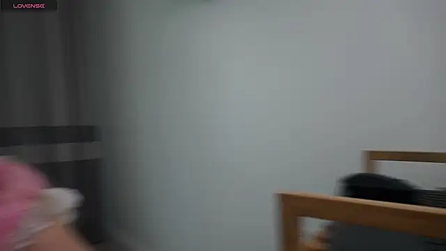 Snapshot of evy_miu chatting on 9, 4, 2026 evy miu online show from 9, 4, 2026