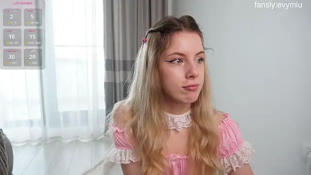 Snapshot of evy_miu chatting on 10, 4, 2026 evy miu online show from 10, 4, 2026