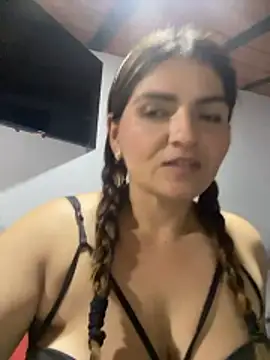 Snapshot of RosaliaVicky chatting on 11, 1, 2026 RosaliaVicky online show from 11, 1, 2026