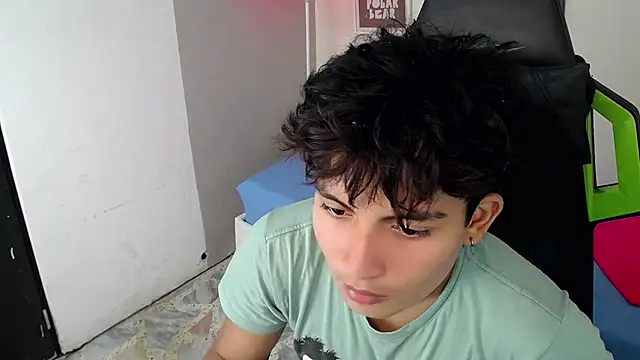 Snapshot of Green_XoX chatting on 2, 12, 2025 Green XoX online show from 2, 12, 2025