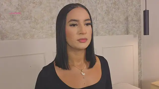 Snapshot of Emily_luve chatting on 13, 7, 2026 Emily luve online show from 13, 7, 2026