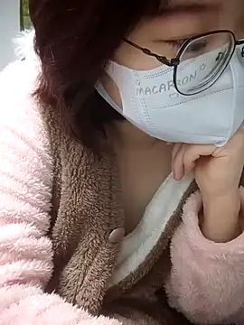 Snapshot of miniiceyya chatting on 9, 2, 2026 miniiceyya online show from 9, 2, 2026