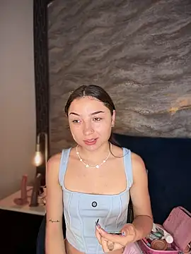 Mia Luxor online show from 11, 7, 2026