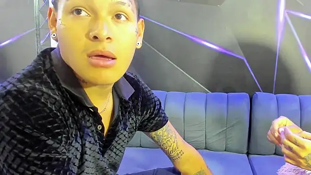 Snapshot of Plays_cloe_sex chatting on 12, 1, 2026 Plays cloe sex online show from 12, 1, 2026