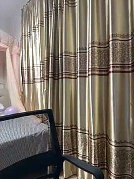 Snapshot of A-ZJunn chatting on 30, 4, 2026 A-ZJunn online show from 30, 4, 2026
