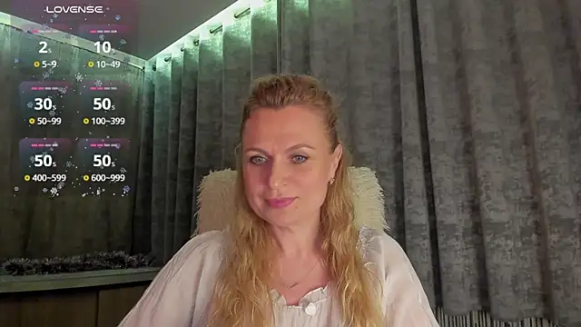 Snapshot of LanaLight_x chatting on 6, 6, 2026 LanaLight x online show from 6, 6, 2026