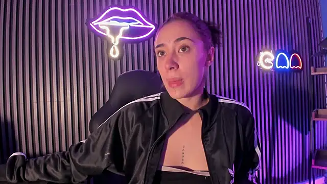Ariana collinss online show from 25, 5, 2026