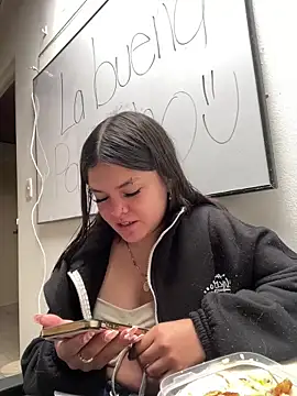 Snapshot of Camila_Duarte2 chatting on 17, 12, 2025 Camila Duarte2 online show from 17, 12, 2025