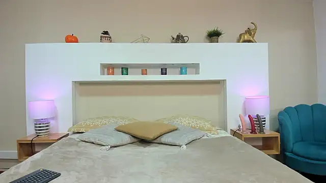 AnikaRomanoff  online show from 3, 12, 2025