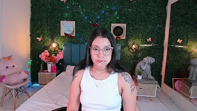 GabyyCute  online show from 17, 12, 2025