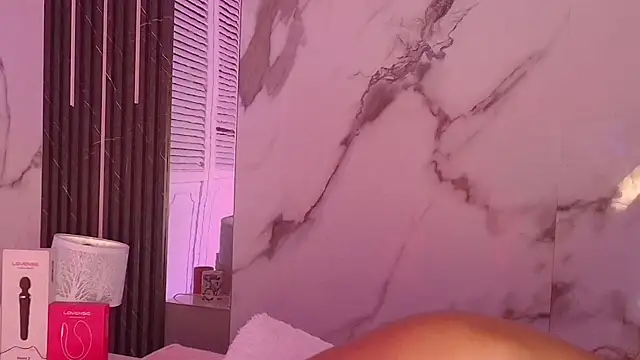 BellaHarpeer online show from 11, 4, 2026