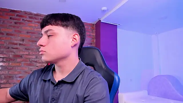 HotThreesoome online show from 26, 3, 2026