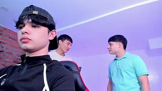 HotThreesoome online show from 8, 4, 2026