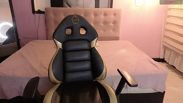 Sara valderrama  online show from 11, 4, 2026