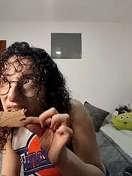 Snapshot of little__ammy chatting on 5, 2, 2026 little ammy online show from 5, 2, 2026