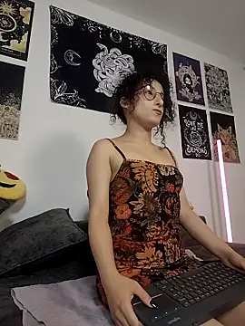 Snapshot of little__ammy chatting on 21, 4, 2026 little ammy online show from 21, 4, 2026