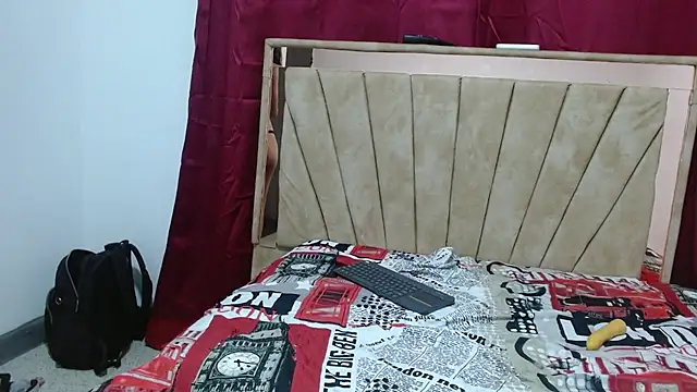 Snapshot of pia_houns17 chatting on 18, 12, 2025 pia houns17 online show from 18, 12, 2025