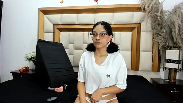 RebecaMarshall online show from 16, 2, 2026