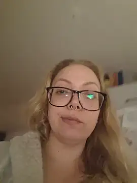 Snapshot of QueenDeluxe chatting on 21, 2, 2026 QueenDeluxe online show from 21, 2, 2026