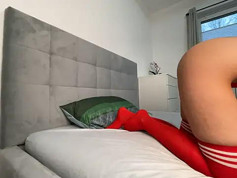 Carlycrush  online show from 17, 4, 2026