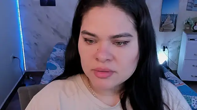 Snapshot of NinaFuentes2X chatting on 6, 5, 2026 NinaFuentes2X online show from 6, 5, 2026