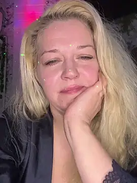 Snapshot of JenniferCarmen chatting on 6, 1, 2026 JenniferCarmen online show from 6, 1, 2026