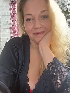 Snapshot of JenniferCarmen chatting on 2, 3, 2026 JenniferCarmen online show from 2, 3, 2026