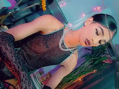 agathaferrer3 online show from 18, 4, 2026