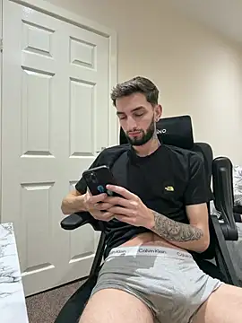 Juliann69Ramiro online show from 25, 2, 2026