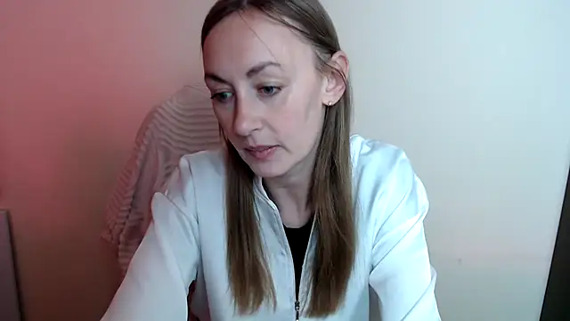 Snapshot of LiaSeass_ chatting on 4, 7, 2026 LiaSeass online show from 4, 7, 2026