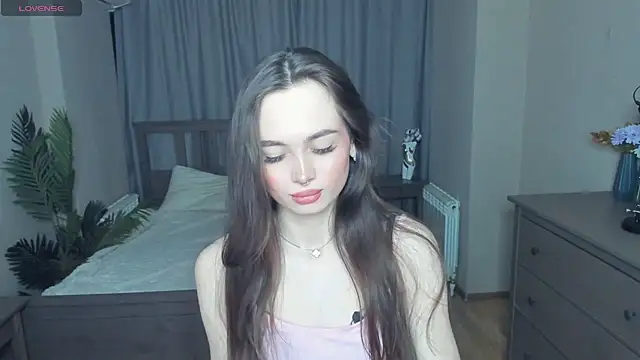 Snapshot of YvonneRobes chatting on 7, 3, 2026 YvonneRobes online show from 7, 3, 2026