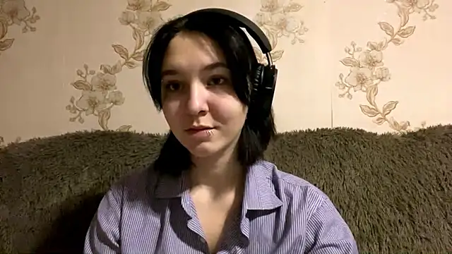 Snapshot of EmilyVeiro chatting on 17, 12, 2025 EmilyVeiro online show from 17, 12, 2025