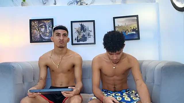 Snapshot of DIAMOND_BLACKS chatting on 5, 4, 2026 DIAMOND BLACKS online show from 5, 4, 2026