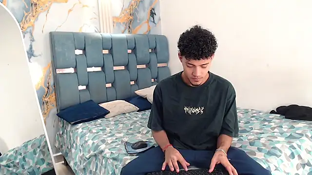 Snapshot of DIAMOND_BLACKS chatting on 7, 4, 2026 DIAMOND BLACKS online show from 7, 4, 2026