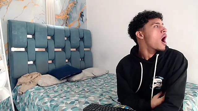 Snapshot of DIAMOND_BLACKS chatting on 10, 4, 2026 DIAMOND BLACKS online show from 10, 4, 2026