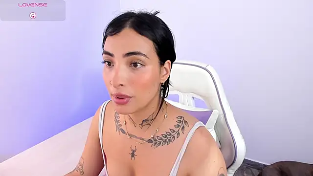 Snapshot of emmi_11 chatting on 7, 7, 2026 emmi 11 online show from 7, 7, 2026