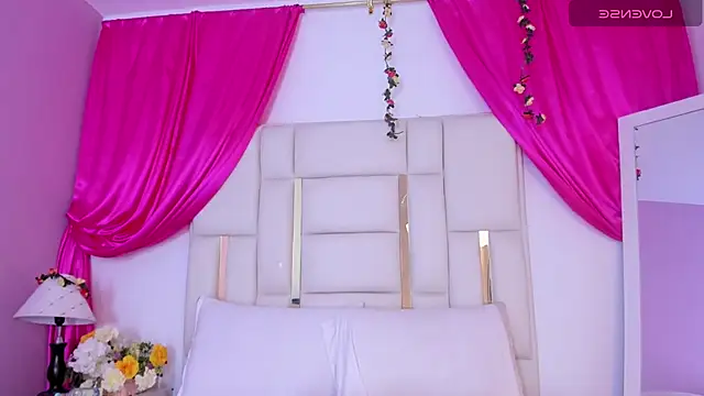 Silvanna-Casstro online show from 14, 4, 2026