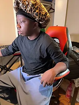 YourLittleBoyfriend online show from 6, 1, 2026