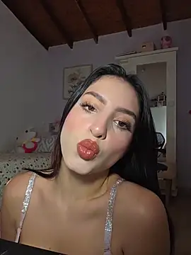 Snapshot of Esmeralda_Rossi chatting on 2, 2, 2026 Esmeralda Rossi online show from 2, 2, 2026