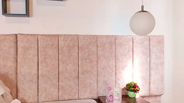 Zoehot 11 online show from 11, 3, 2026