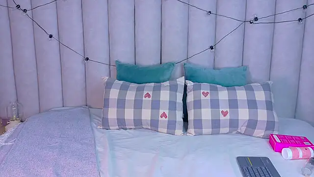 Miia Anderson online show from 16, 12, 2025