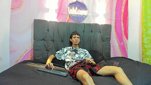 Straight Guy22 online show from 11, 1, 2026