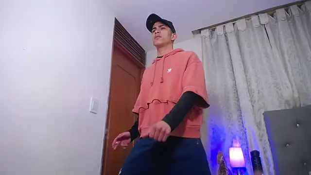 TOMBOYSEXX online show from 4, 4, 2026