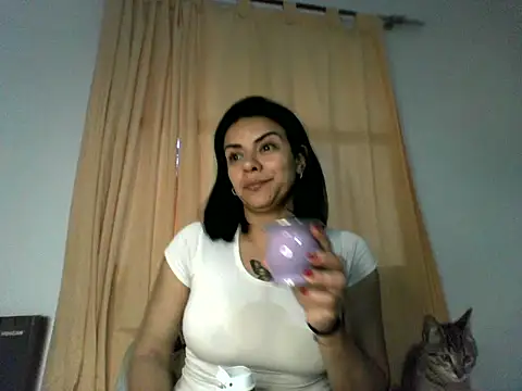 Snapshot of luluclark69 chatting on 1, 6, 2026 luluclark69 online show from 1, 6, 2026