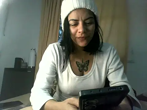 Snapshot of luluclark69 chatting on 4, 6, 2026 luluclark69 online show from 4, 6, 2026