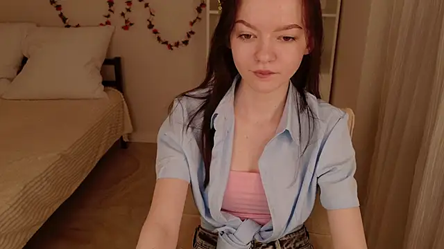 Snapshot of WeksaMur chatting on 9, 6, 2026 WeksaMur online show from 9, 6, 2026