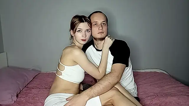 Snapshot of Pearl_couple chatting on 8, 1, 2026 Pearl couple online show from 8, 1, 2026