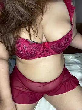 Snapshot of urbustymom chatting on 28, 3, 2026 urbustymom online show from 28, 3, 2026