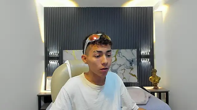 Snapshot of TaylerMiles chatting on 14, 1, 2026 TaylerMiles online show from 14, 1, 2026